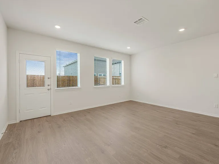 3221 Anna St — Photo 8