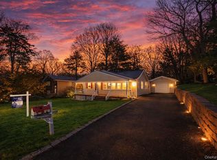 10 Pinedale Avenue, Farmingville, NY 11738