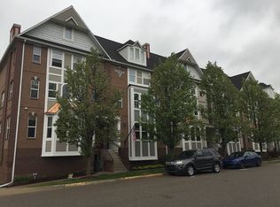 216 N State St APT 20, Howell, MI 48843