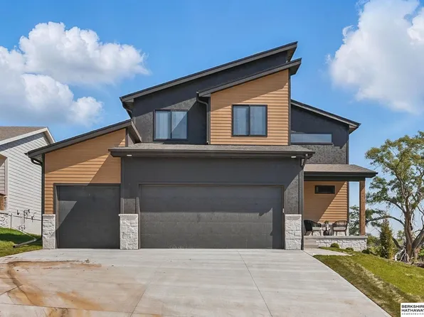 17542 Potter St, Bennington, NE 68007