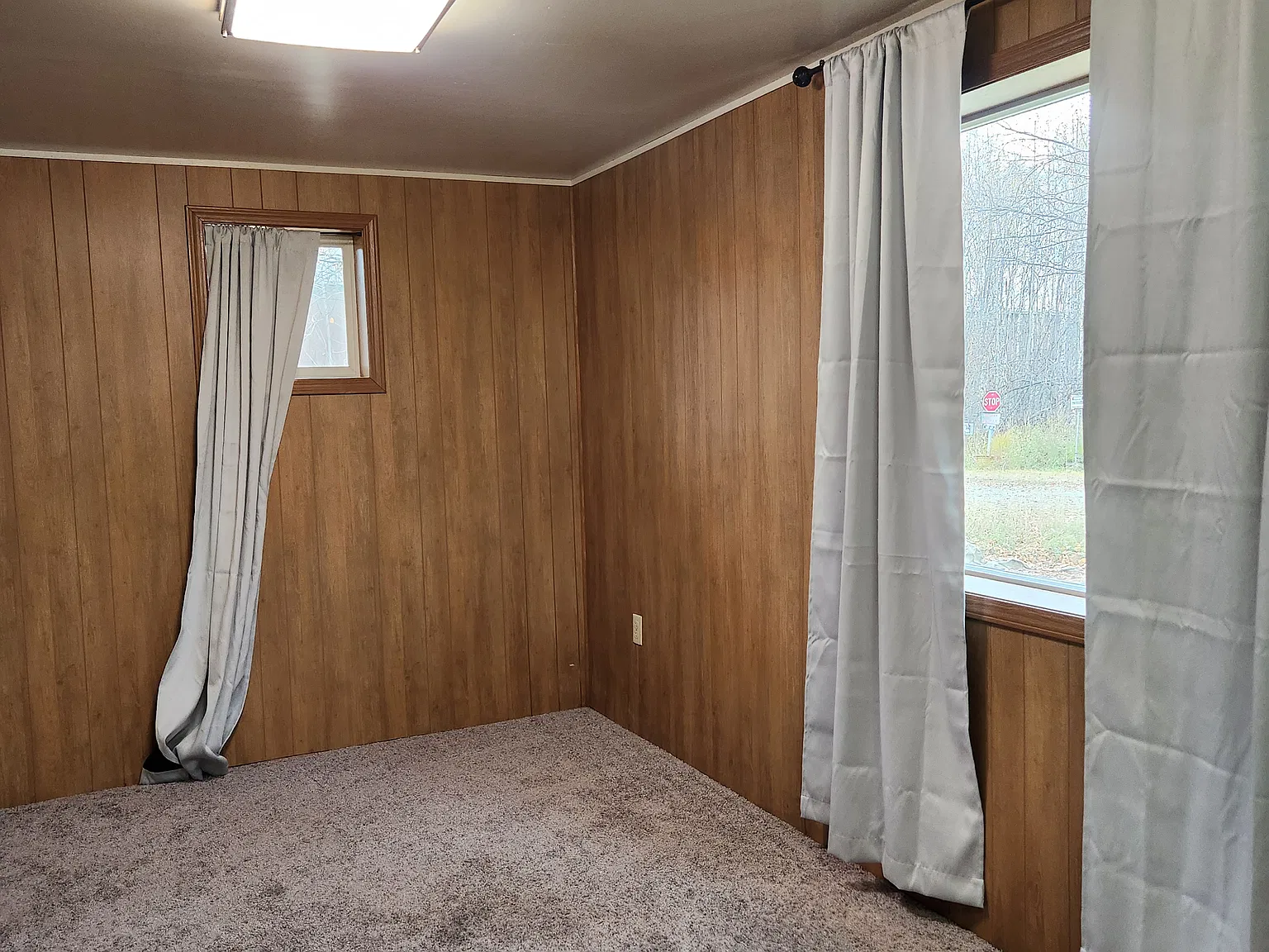 677 Happyjack St — Photo 4