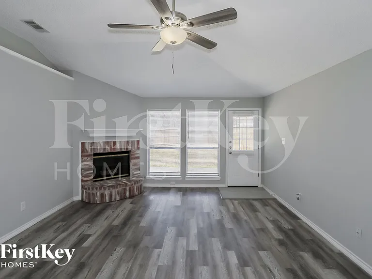 8136 Iris Cir — Photo 3