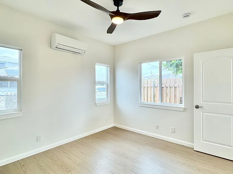 421 Olomana St #A — Photo 10