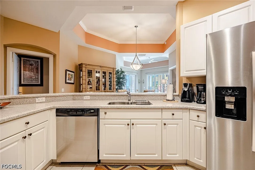 3 bed, 2.0 bath, 1602 sqft, $2,100 — Photo 4