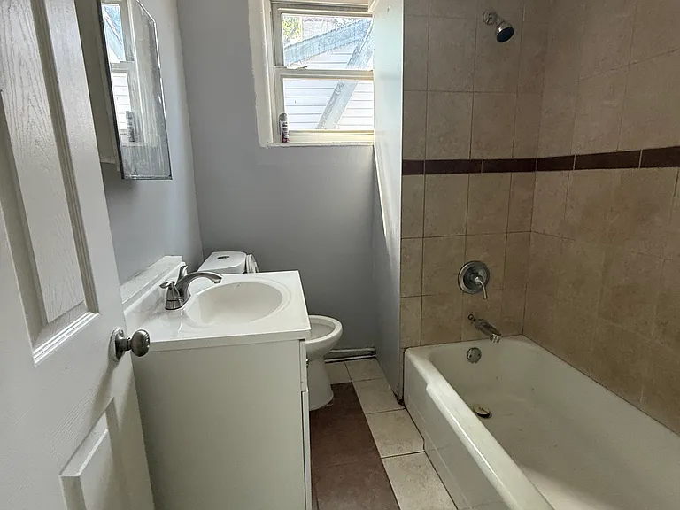 32 Finlay Pl #2L — Photo 3