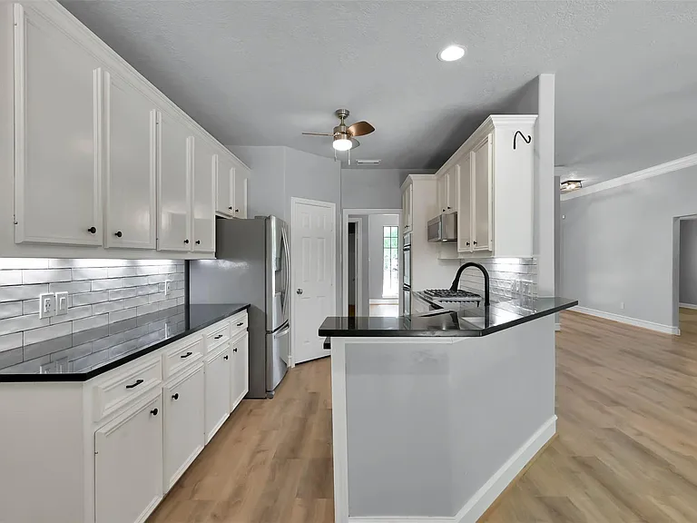 84 Oak Grove Ln — Photo 11
