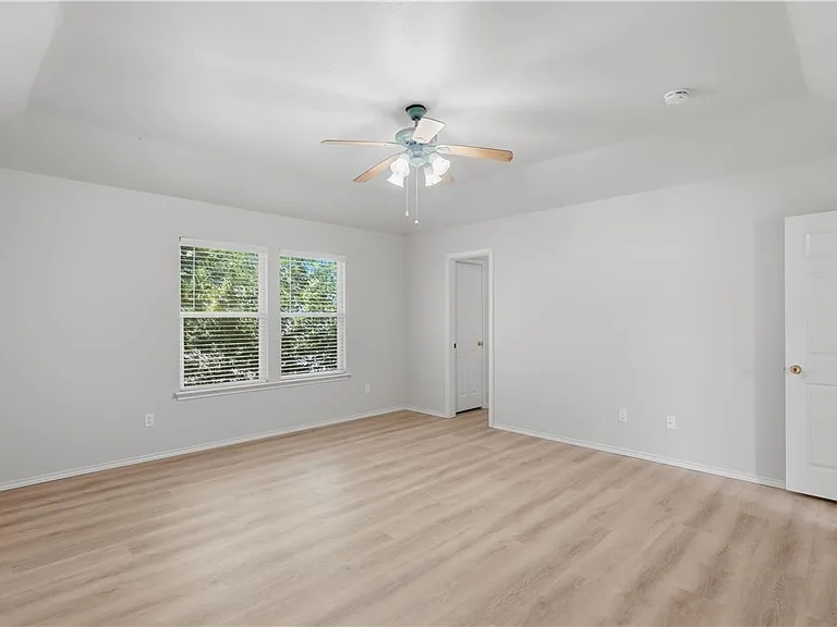 821 Benning — Photo 20