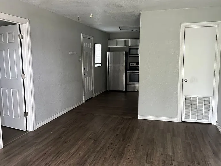 1713 NW Irwin Ave — Photo 3