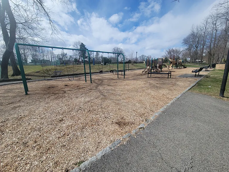 Playground pic#4