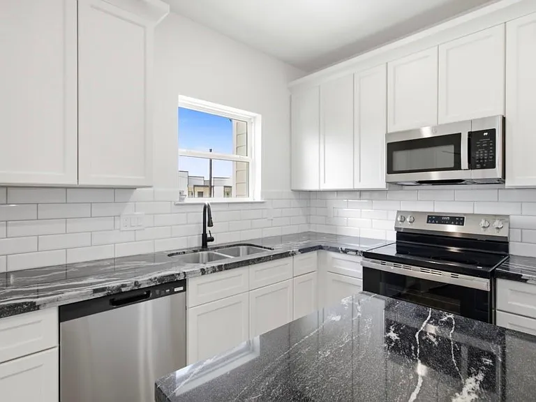 307 Bolden St — Photo 9