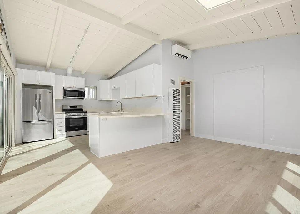 2251 Montgomery Ave