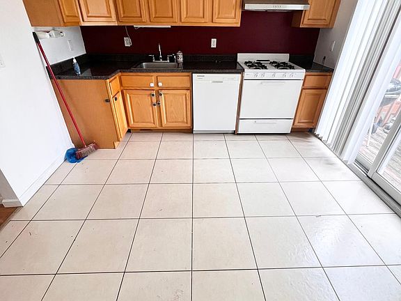 5th image of 72B Townsend Ave #B