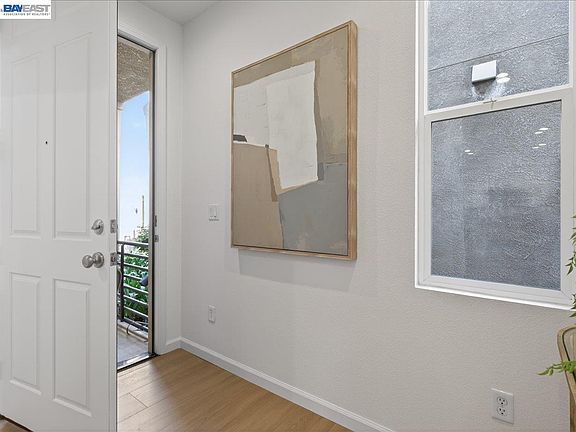 4th image of 3348 Chartwell St