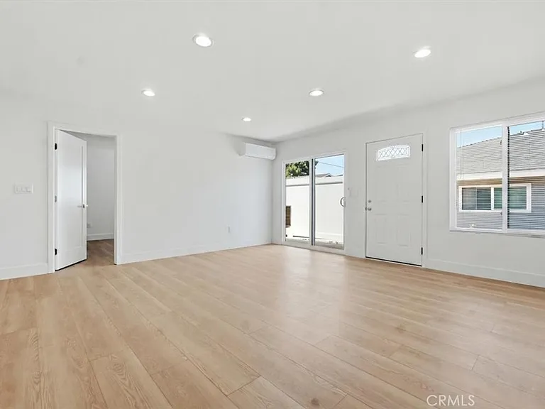 307 N Tustin Ave #C — Photo 2