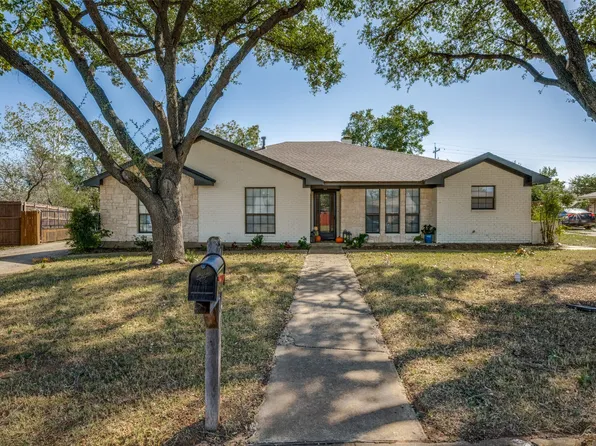 212 Diane Dr, Sanger, TX 76266