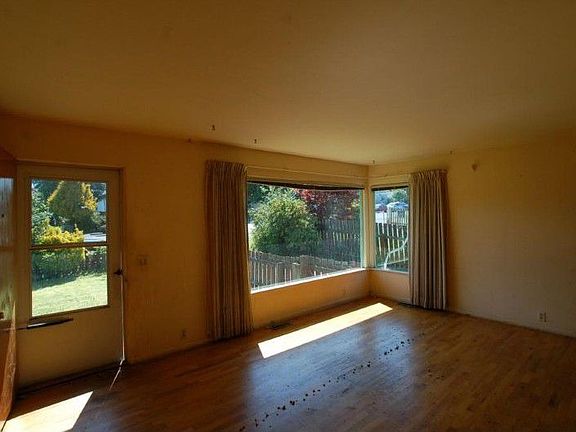 Living room looking SE. Nice hardwood floors here and throughout main floor bedrooms.