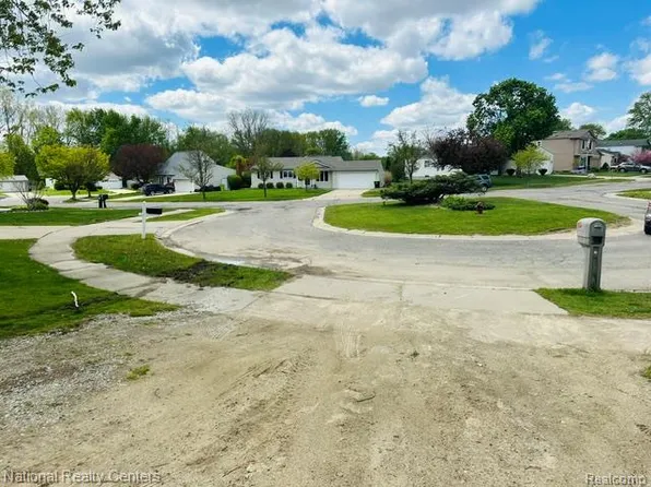 931 Norchester St, South Lyon, MI 48178