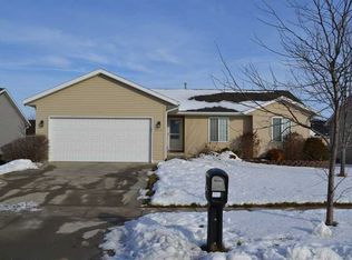 1000 Tiara Dr NE, Cedar Rapids, IA 52402