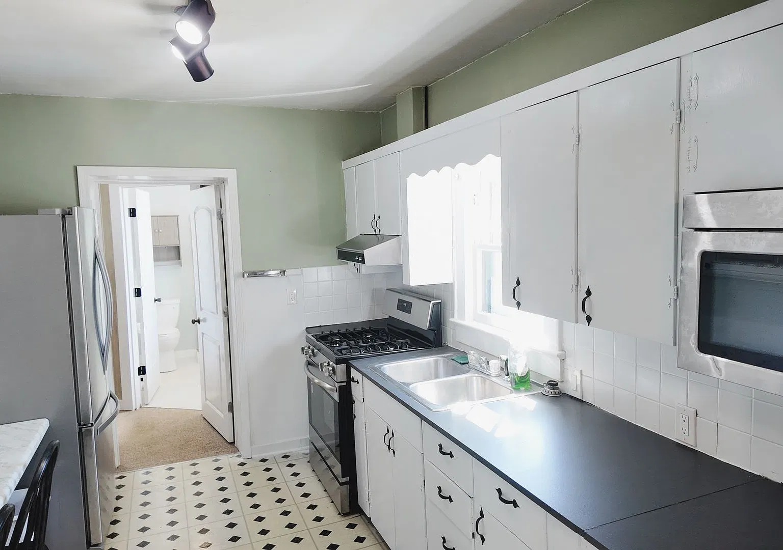 Newly renovated 3-bedroom, 2-bathroom home is ready for move-in and available now for $1,400 a mo... — Photo 4