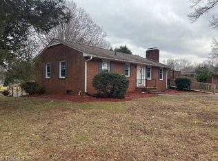 4621 Shattalon Dr, Winston Salem, NC 27106