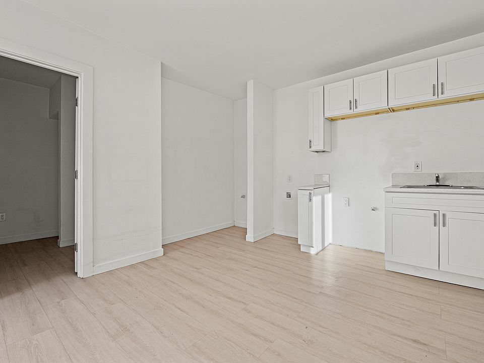 1st image of 1138 W Avenue J15 #1/2