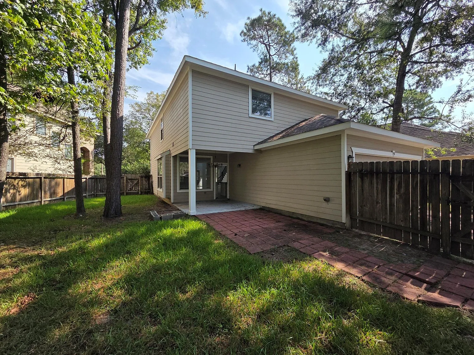 4 bed, 2.5 bath, 2490 sqft, $3,500 — Photo 3