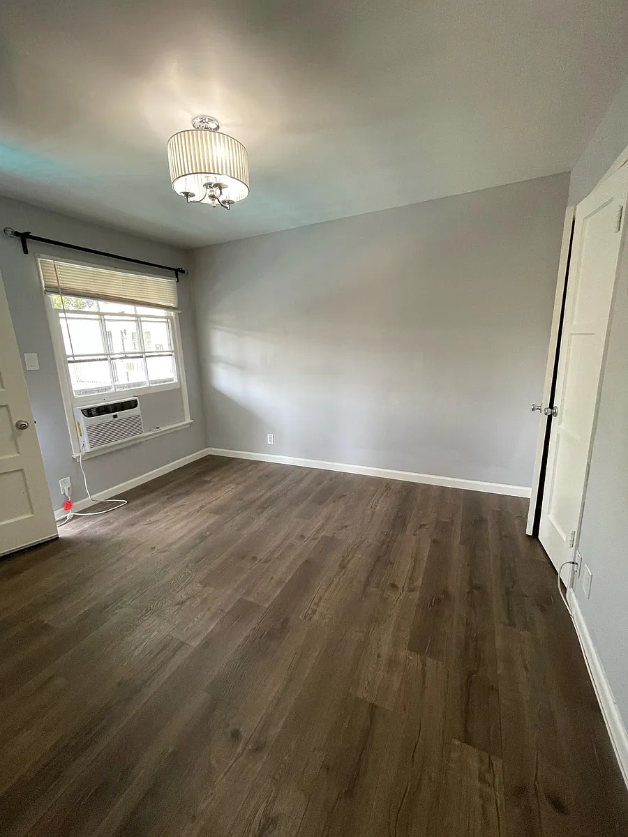 Building Photo - 1831 Riverside Dr #16