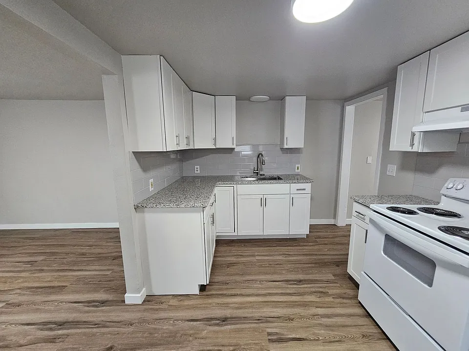 406 E Broadway Ave