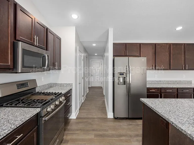 1368 S Village Cir — Photo 7