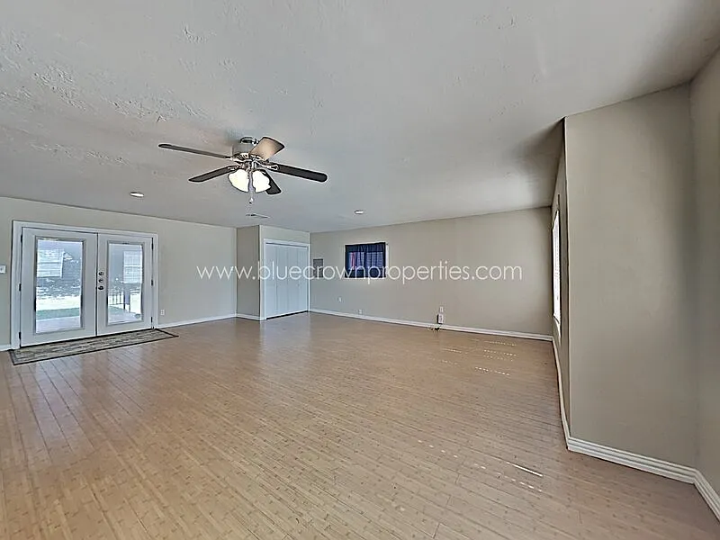 3 bed, 1.0 bath, 1200 sqft, $1,800 — Photo 3