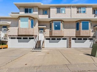 116 NE Country Hills Gdns NW, Calgary, AB T3K5G2