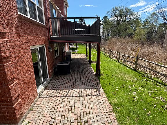 4th image of 39 Country Club Pl