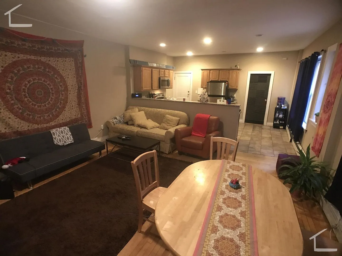 Huge 4 bed unit near the Green Line. — Photo 2