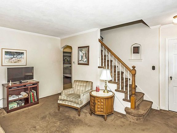 3rd image of 5 Howard Ave