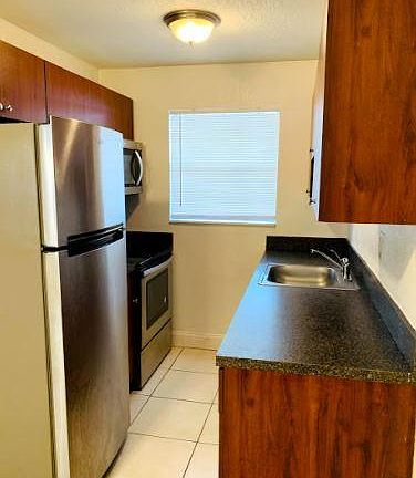 3rd image of 2070 NE 162nd St APT 4