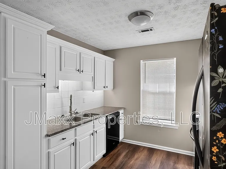 22 Canterbury Dr — Photo 9