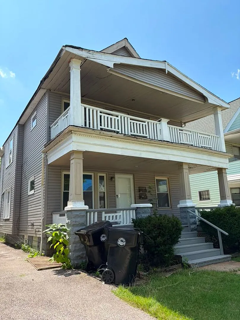 Charming Duplex in Cleveland — Photo 1