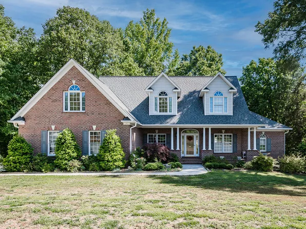 1411 Greystone Dr, Graham, NC 27253