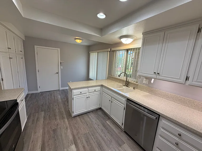 34101 Village 34 — Photo 3