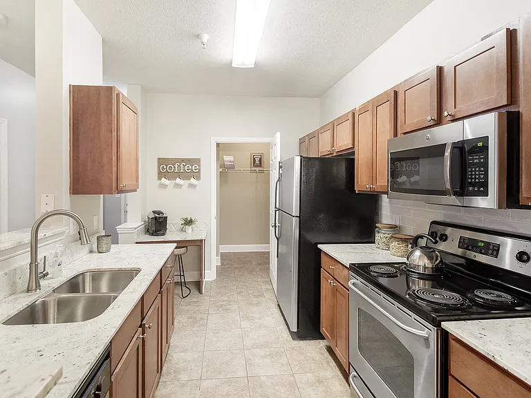 Highlands Apartment Homes — Photo 10