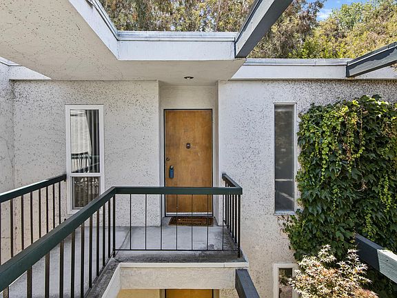 3rd image of 1411 Creekside Dr APT 29