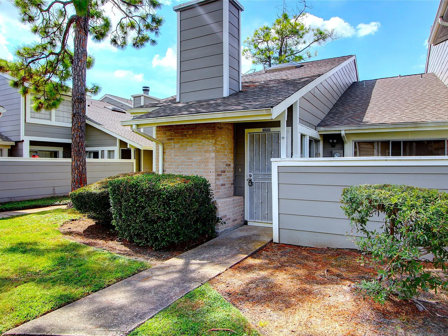 2 bed, 1.0 bath, 1000 sqft, $1,275 — Photo 2