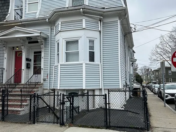 40 Houghton St, Somerville, MA 02143