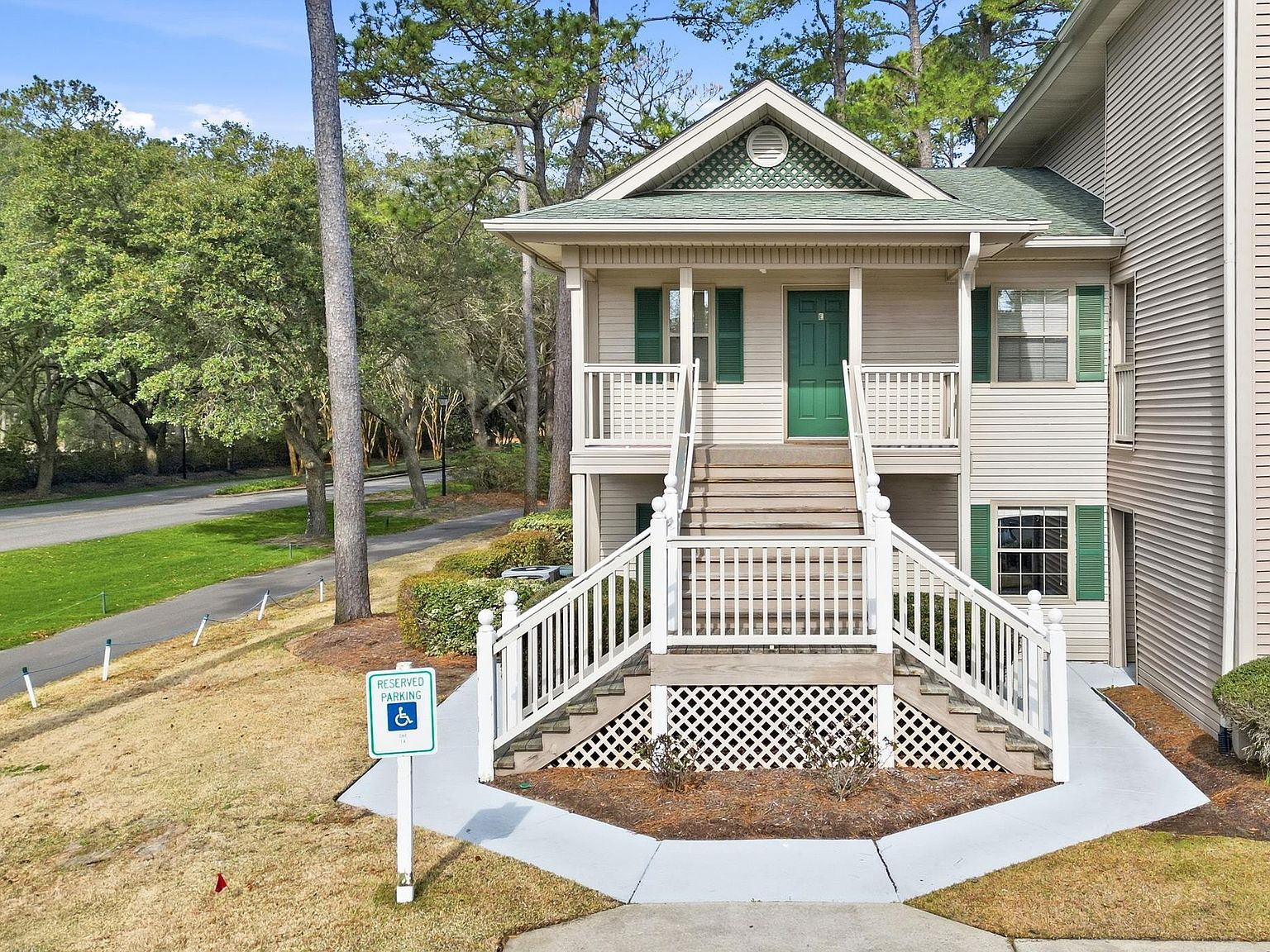 23 Pinehurst Ln. #1E