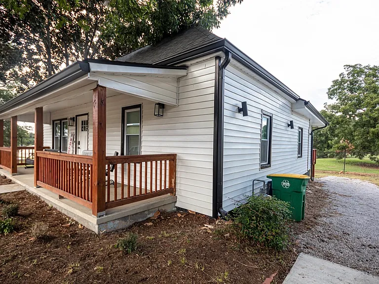 330 Macon Ave — Photo 2
