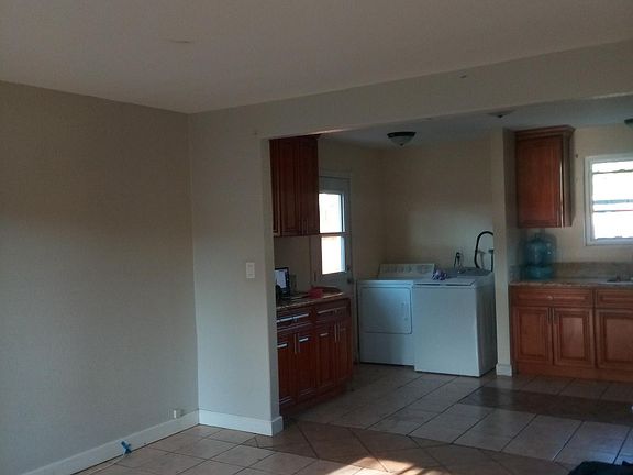 2nd image of 5095 Norway Dr
