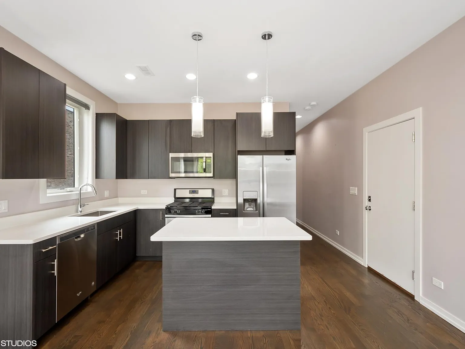 3 bed, $2,895 — Photo 4