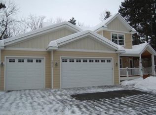 1017 Griffin Ave, Mahtomedi, MN 55115