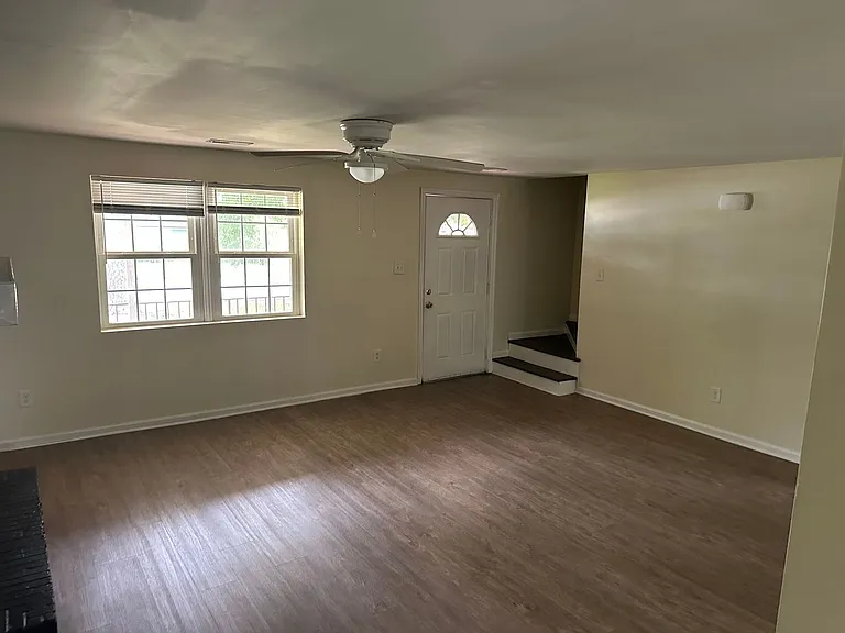 523 Hilltop Dr — Photo 11