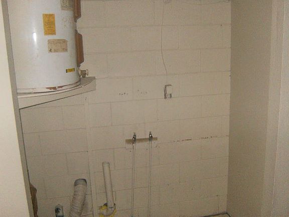 5th image of 1876 Wayside Dr